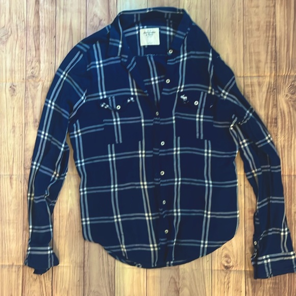 Adorable Abercrombie & Fitch plaid top. - Picture 1 of 1